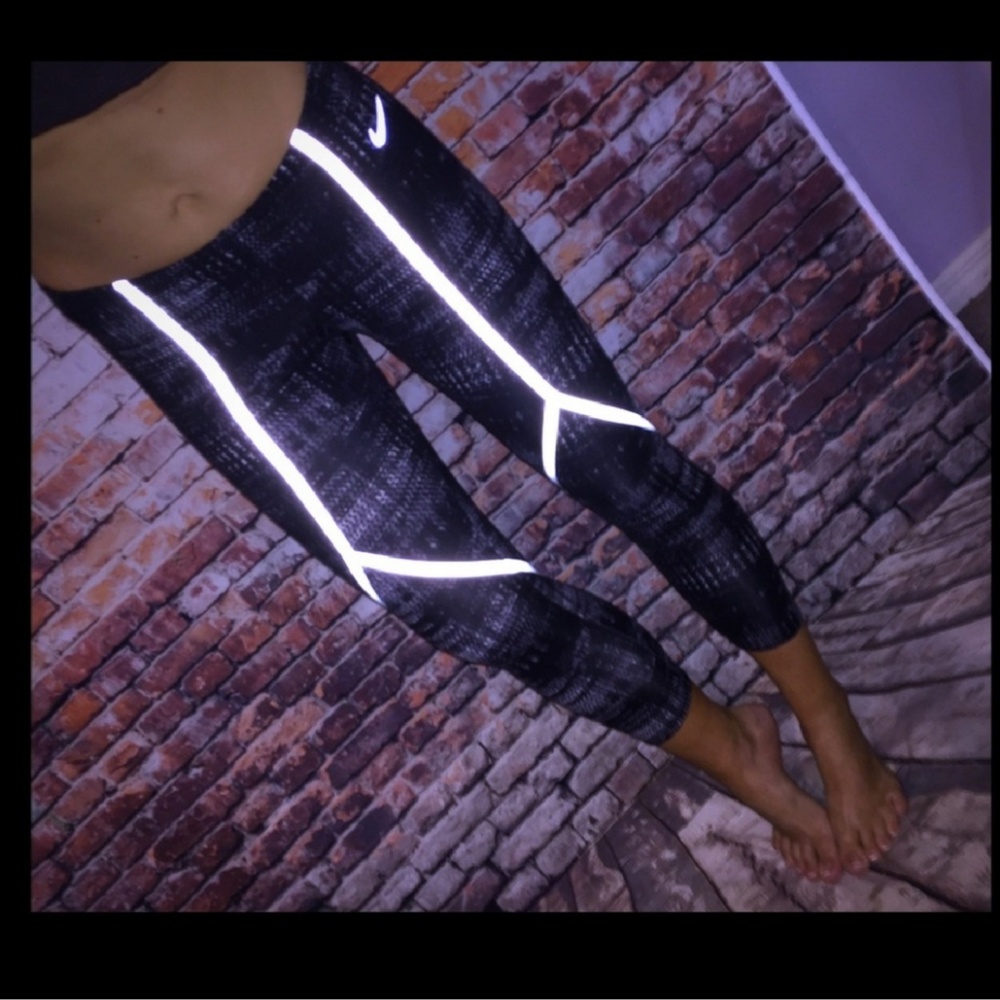 Nike reflector crops